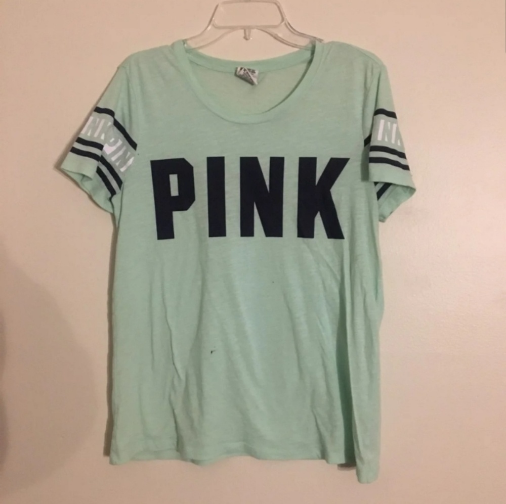 vs pink tee